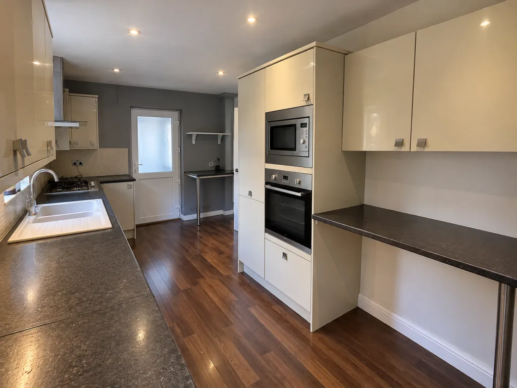 3 bedroom semi-detached house for rent