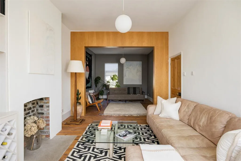 2 bedroom maisonette for rent