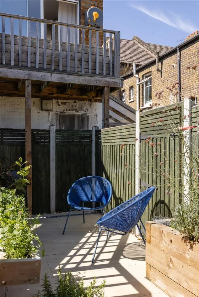 2 bedroom maisonette for rent