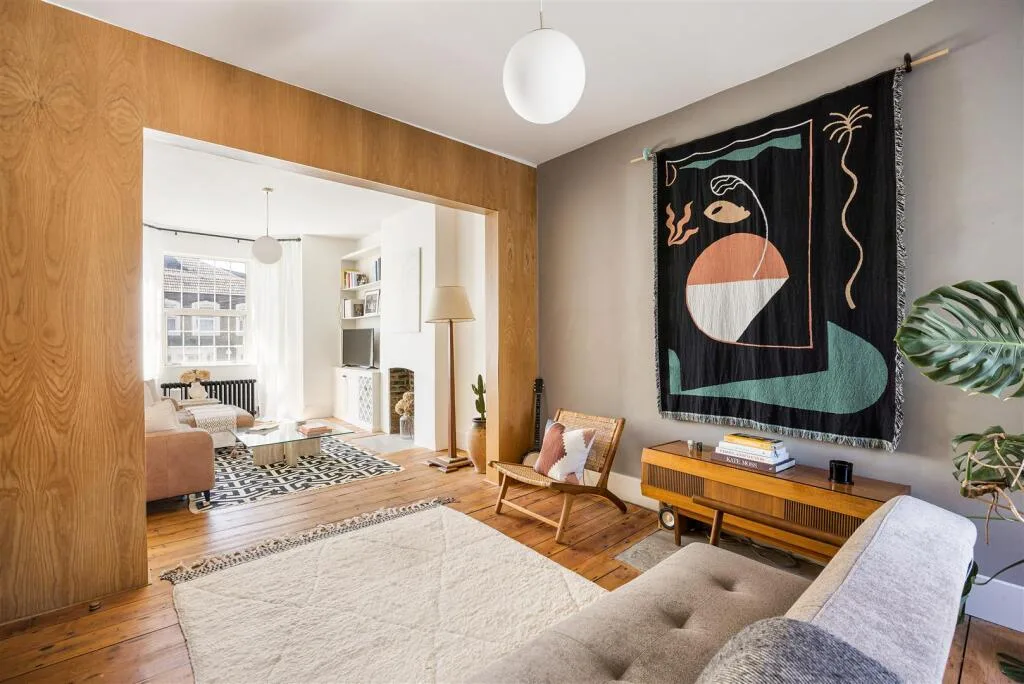 2 bedroom maisonette for rent