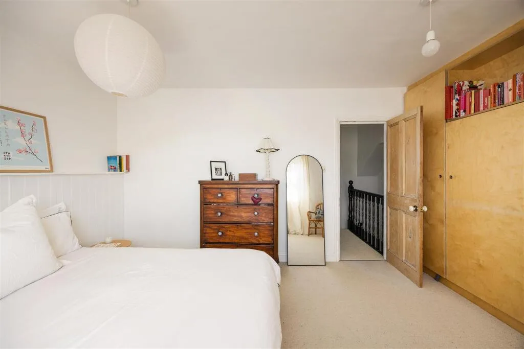 2 bedroom maisonette for rent