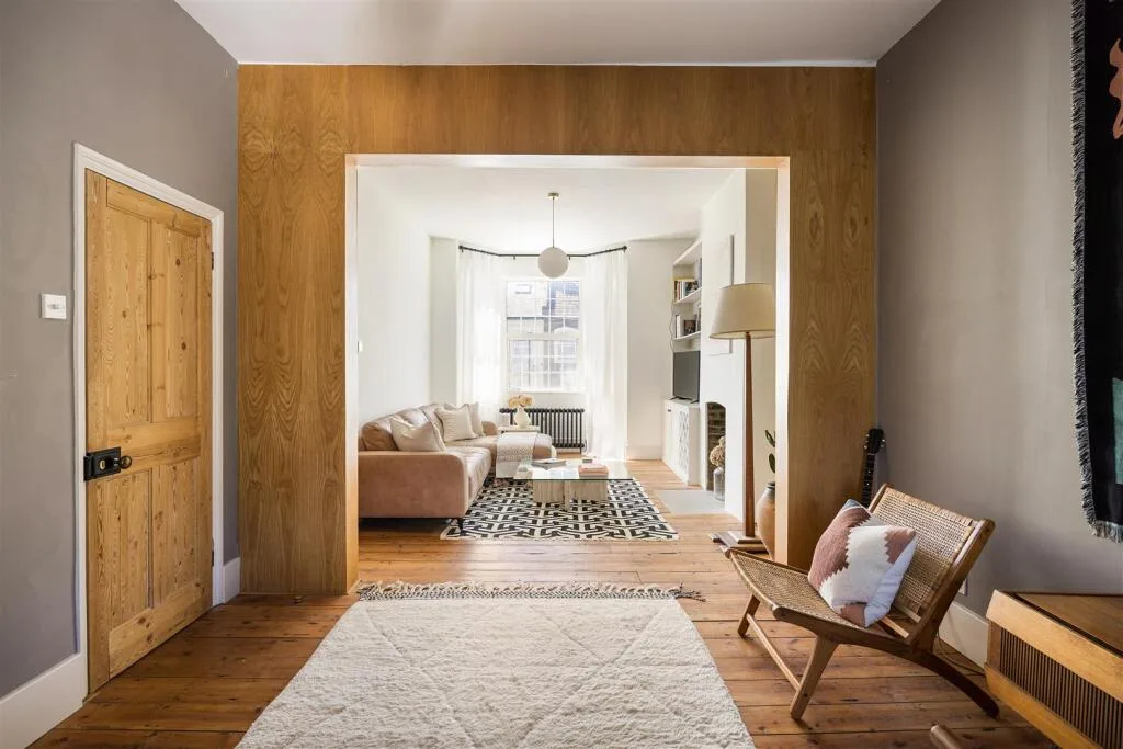 2 bedroom maisonette for rent