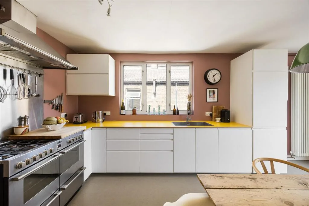 2 bedroom maisonette for rent