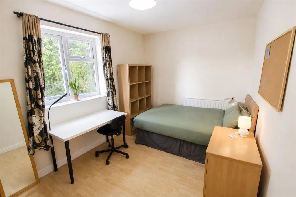 6 bedroom house for rent