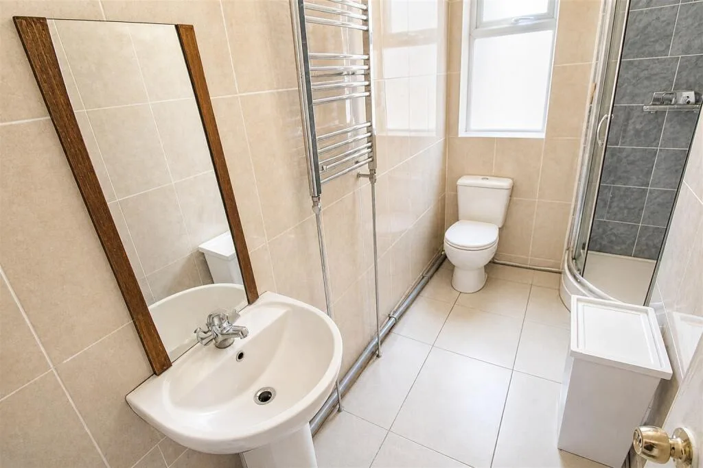 6 bedroom house for rent
