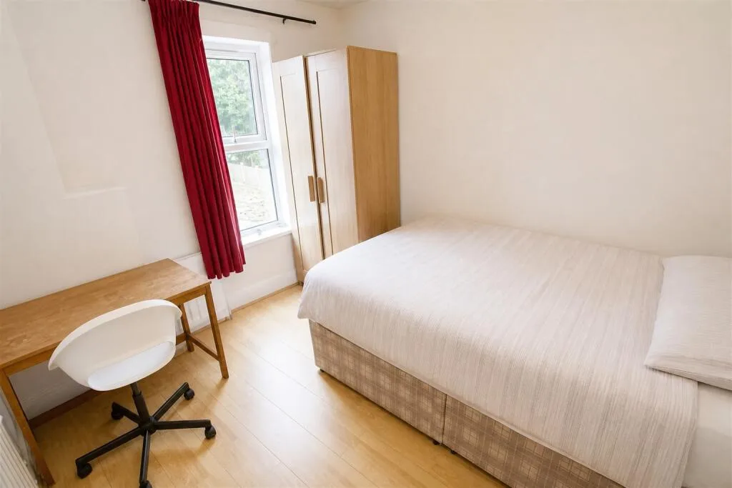 6 bedroom house for rent