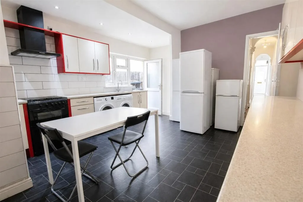 6 bedroom house for rent