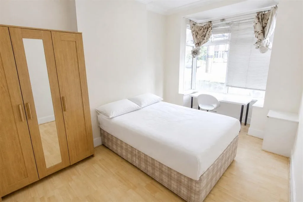 6 bedroom house for rent