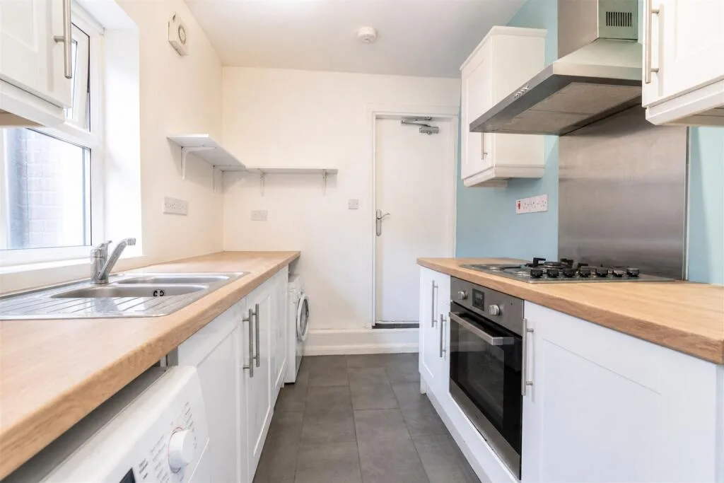 4 bedroom terraced house for rent
