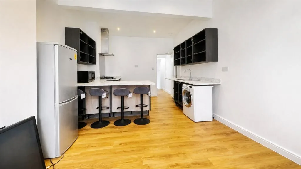 5 bedroom house for rent