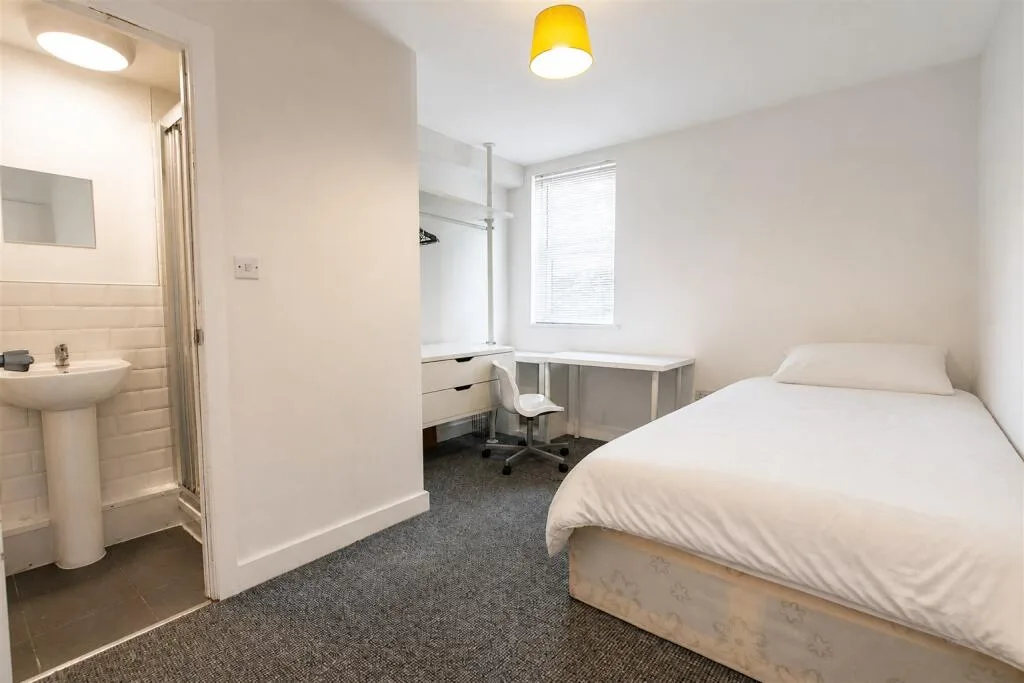 5 bedroom house for rent