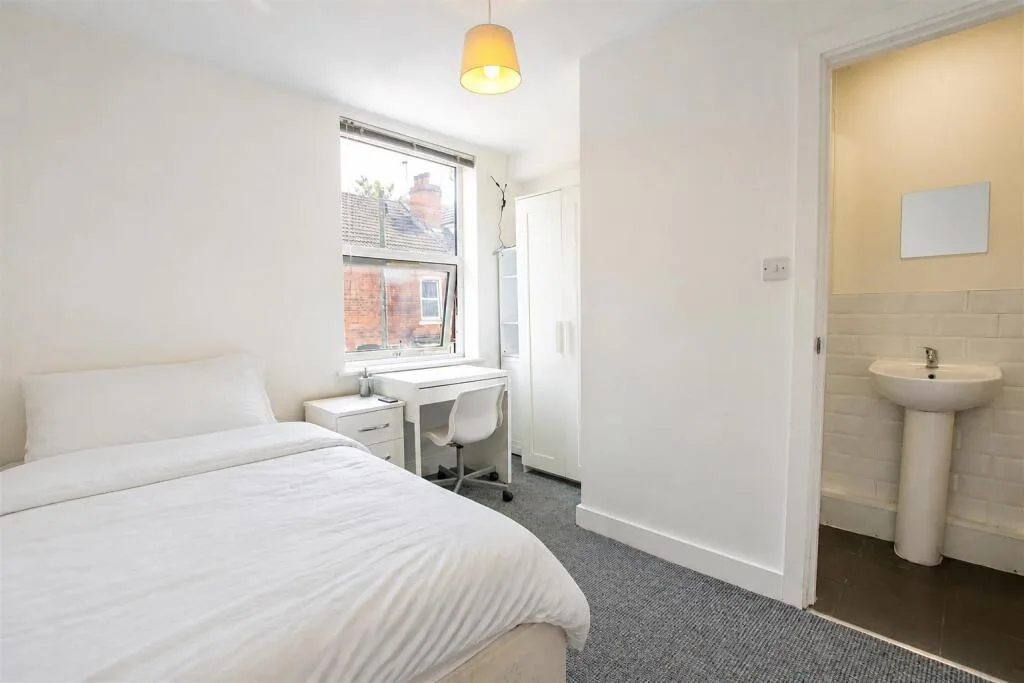 5 bedroom house for rent