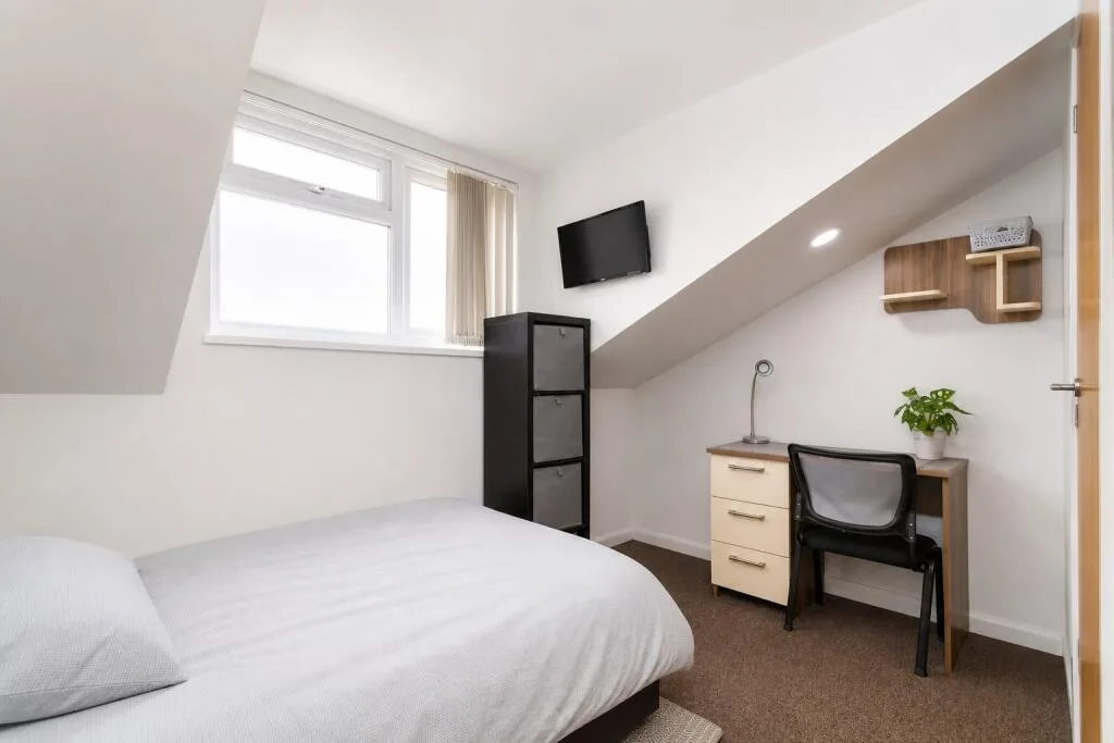 6 bedroom house for rent