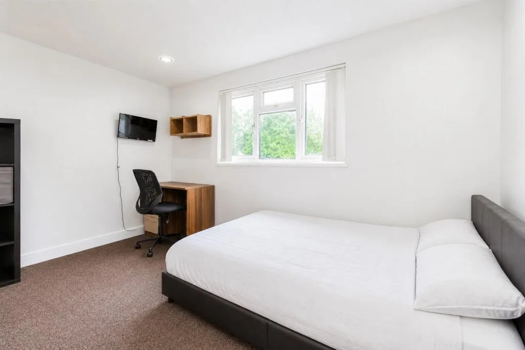6 bedroom house for rent