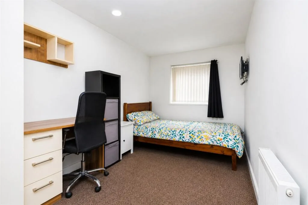 6 bedroom house for rent