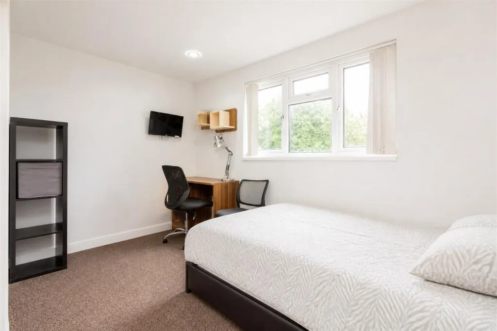 6 bedroom house for rent