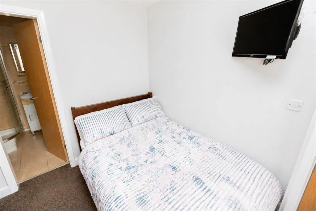 6 bedroom house for rent