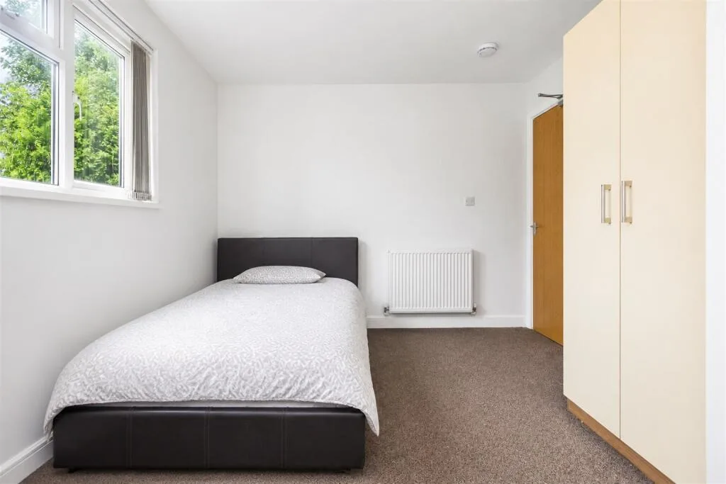 6 bedroom house for rent