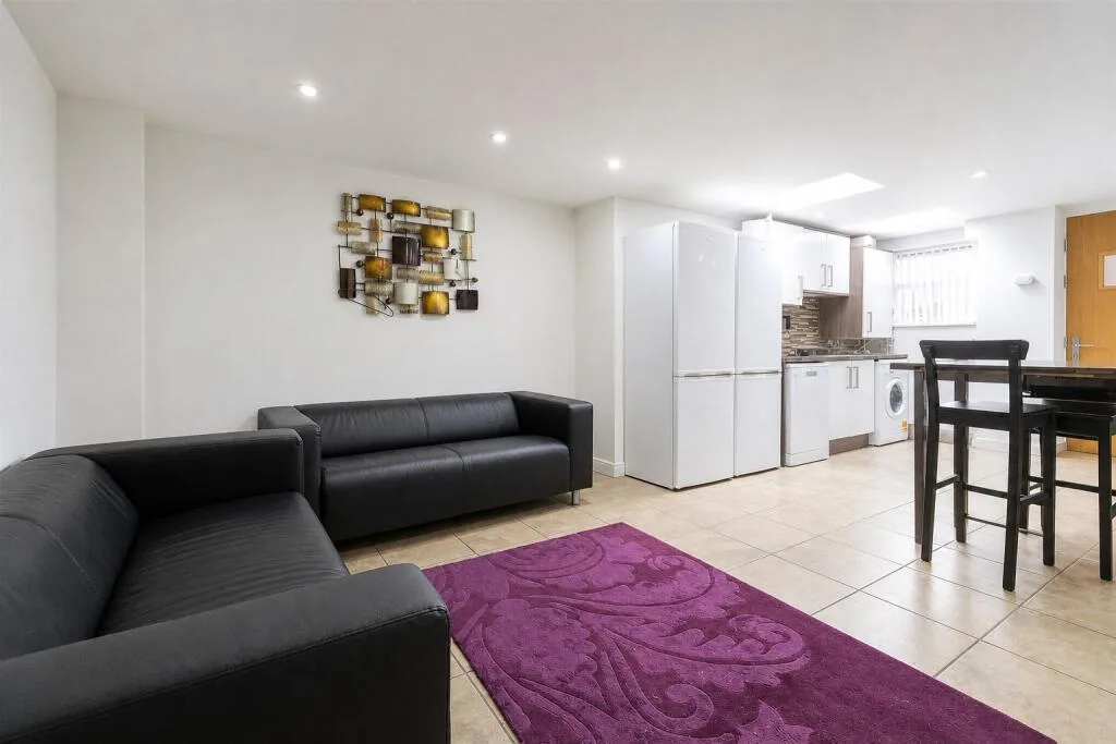 6 bedroom house for rent