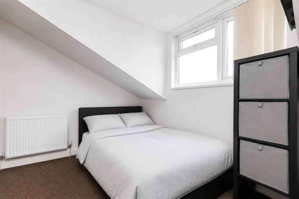 6 bedroom house for rent