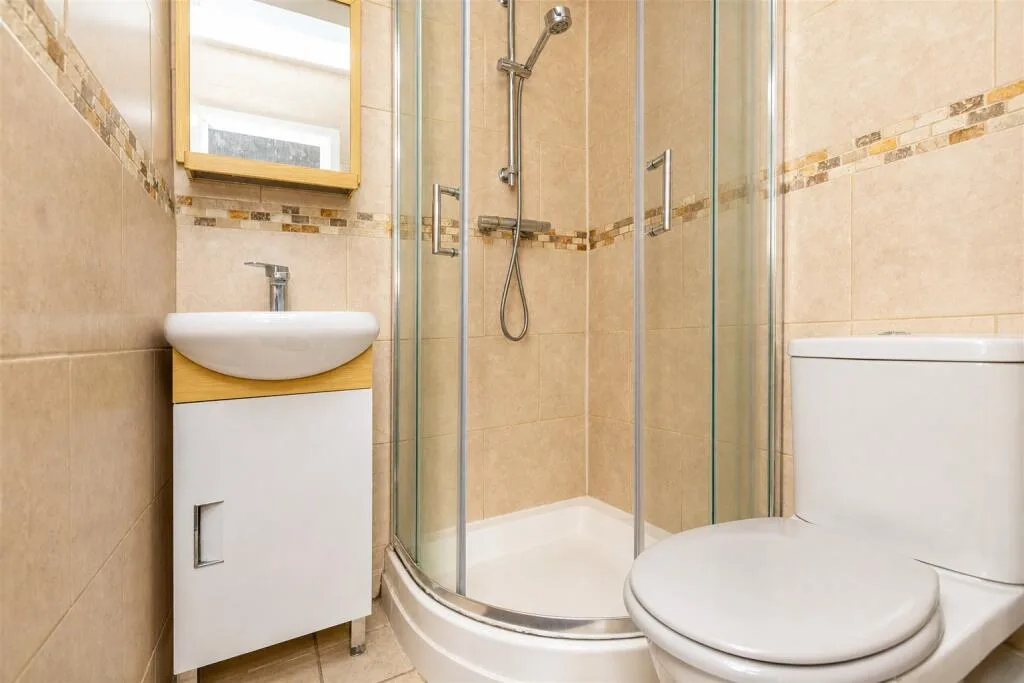 6 bedroom house for rent