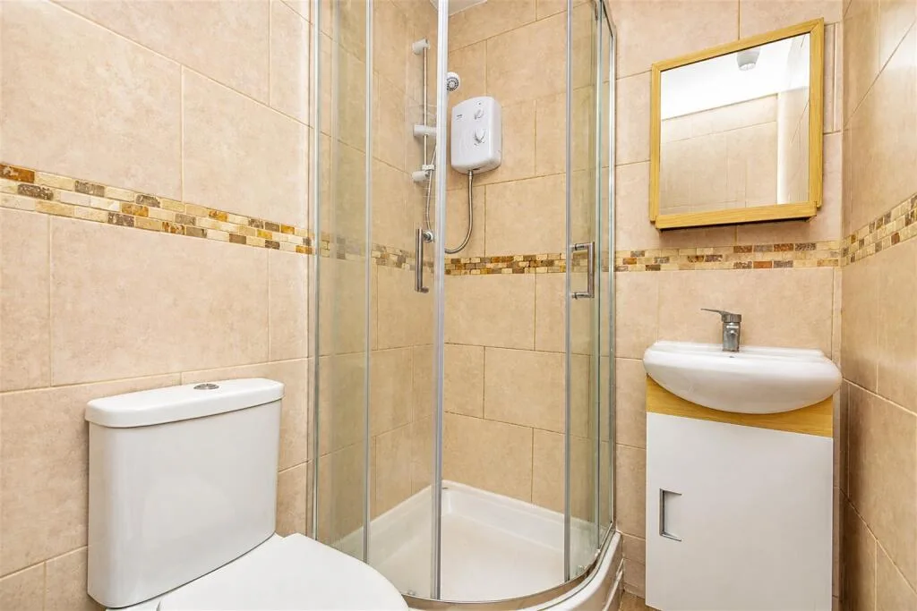 6 bedroom house for rent