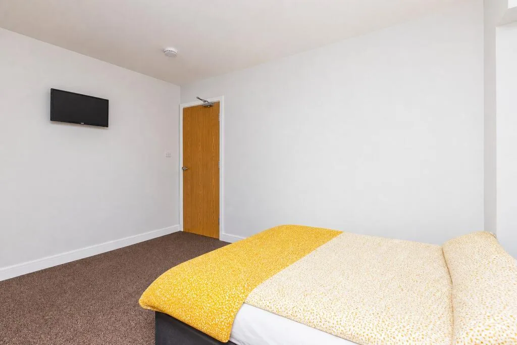 6 bedroom house for rent