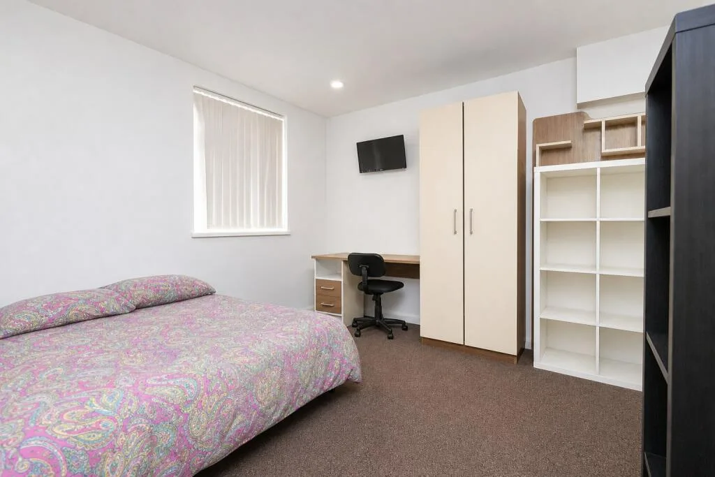 6 bedroom house for rent