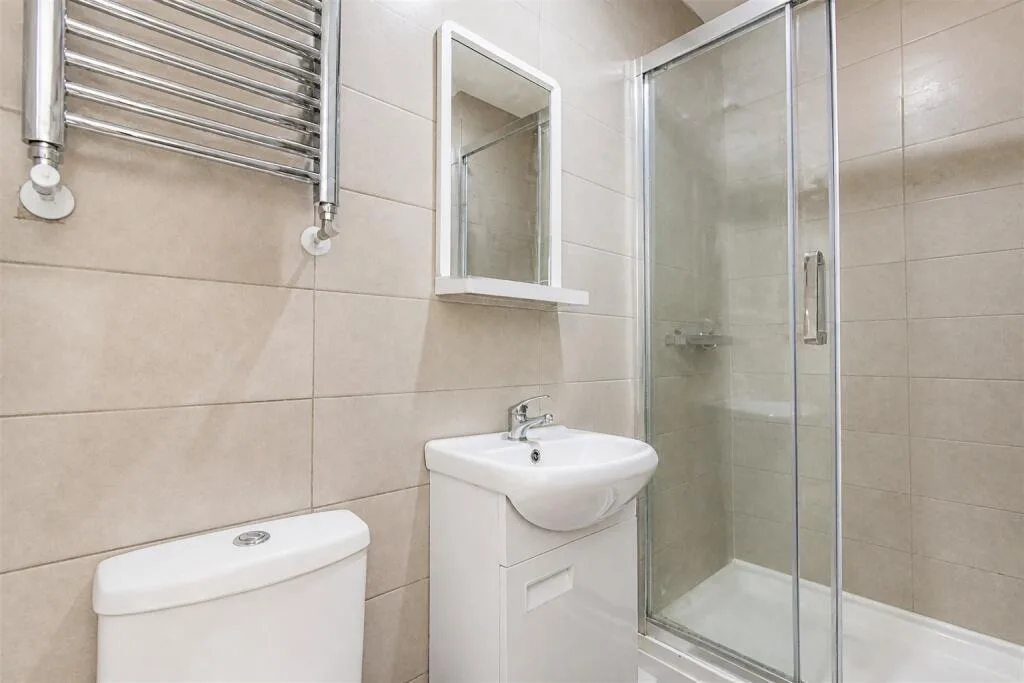 6 bedroom house for rent