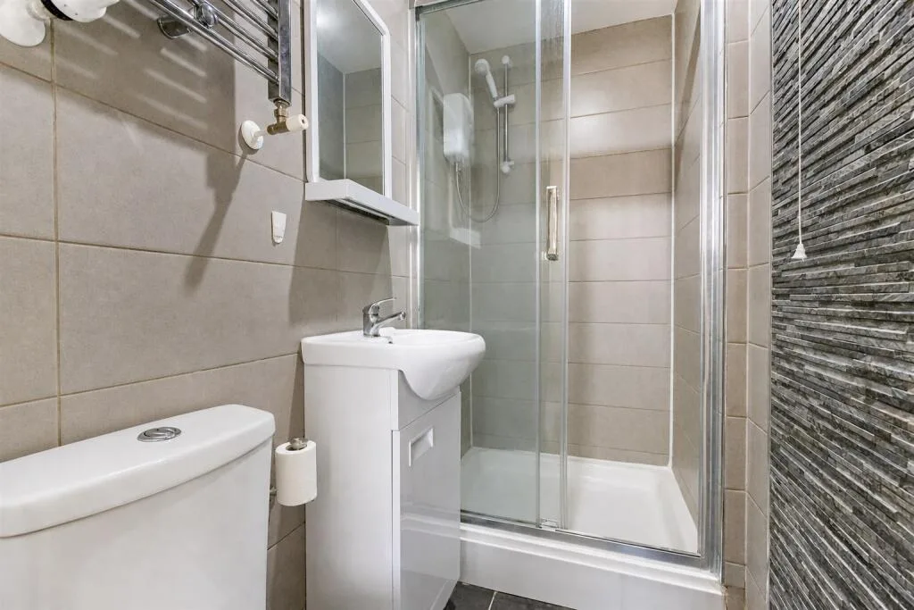 6 bedroom house for rent