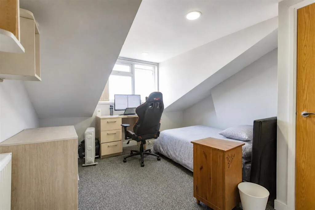 6 bedroom house for rent