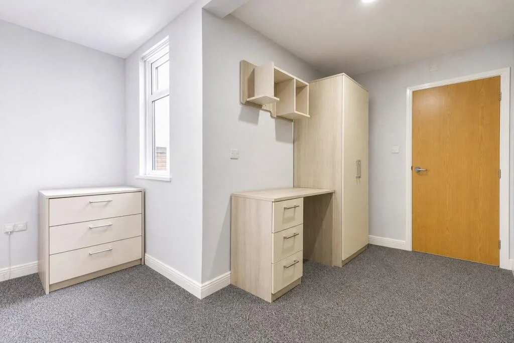 6 bedroom house for rent