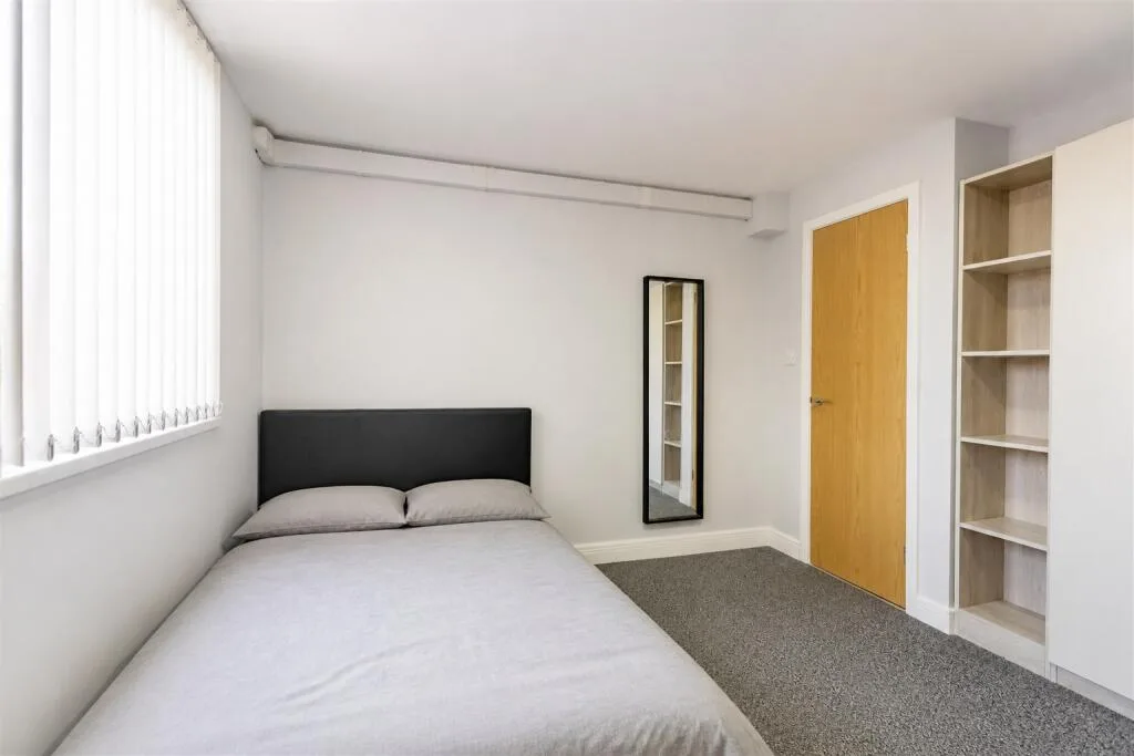 6 bedroom house for rent