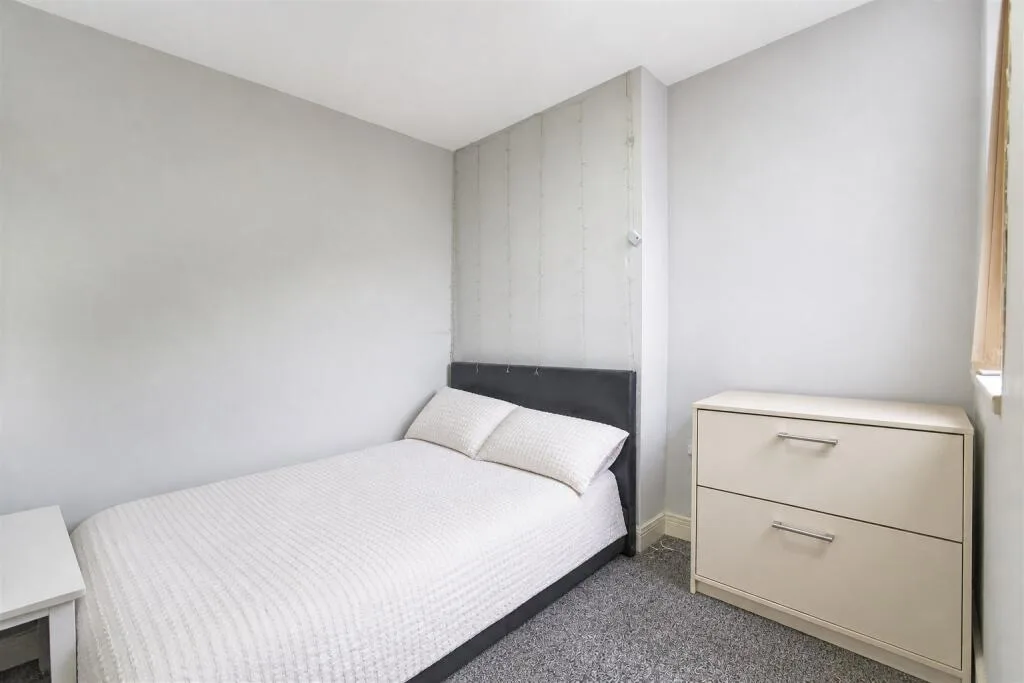 6 bedroom house for rent