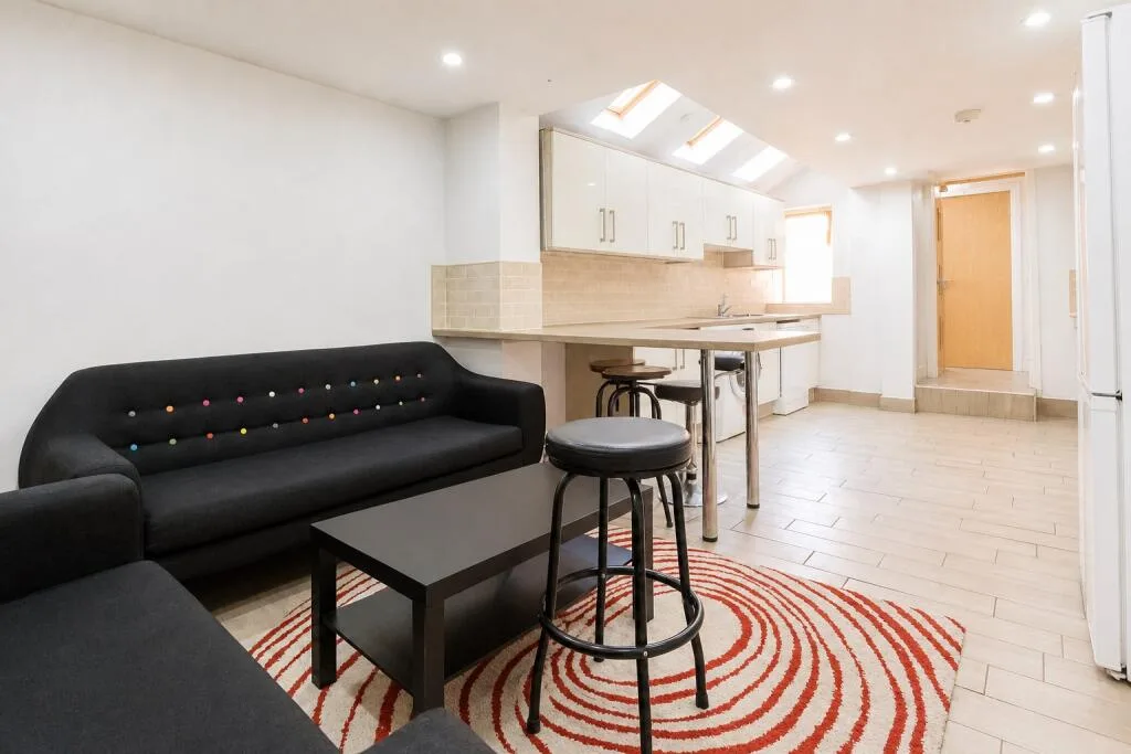 6 bedroom house for rent
