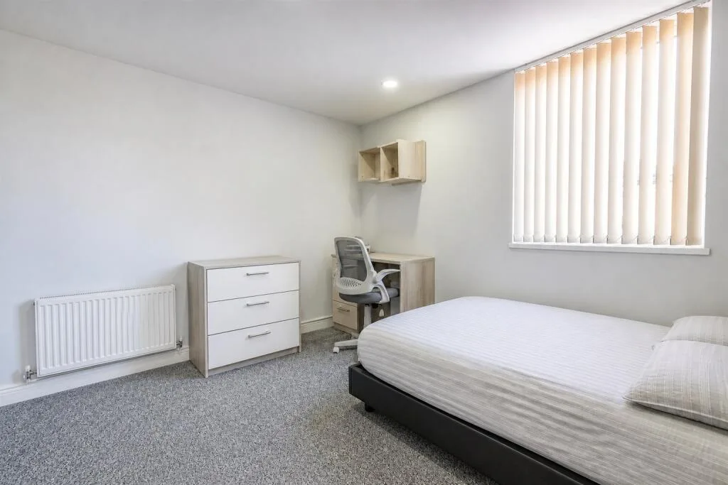 6 bedroom house for rent