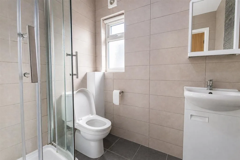 6 bedroom house for rent