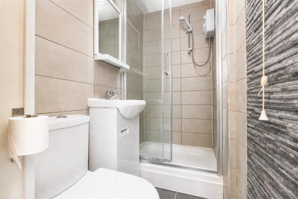 6 bedroom house for rent