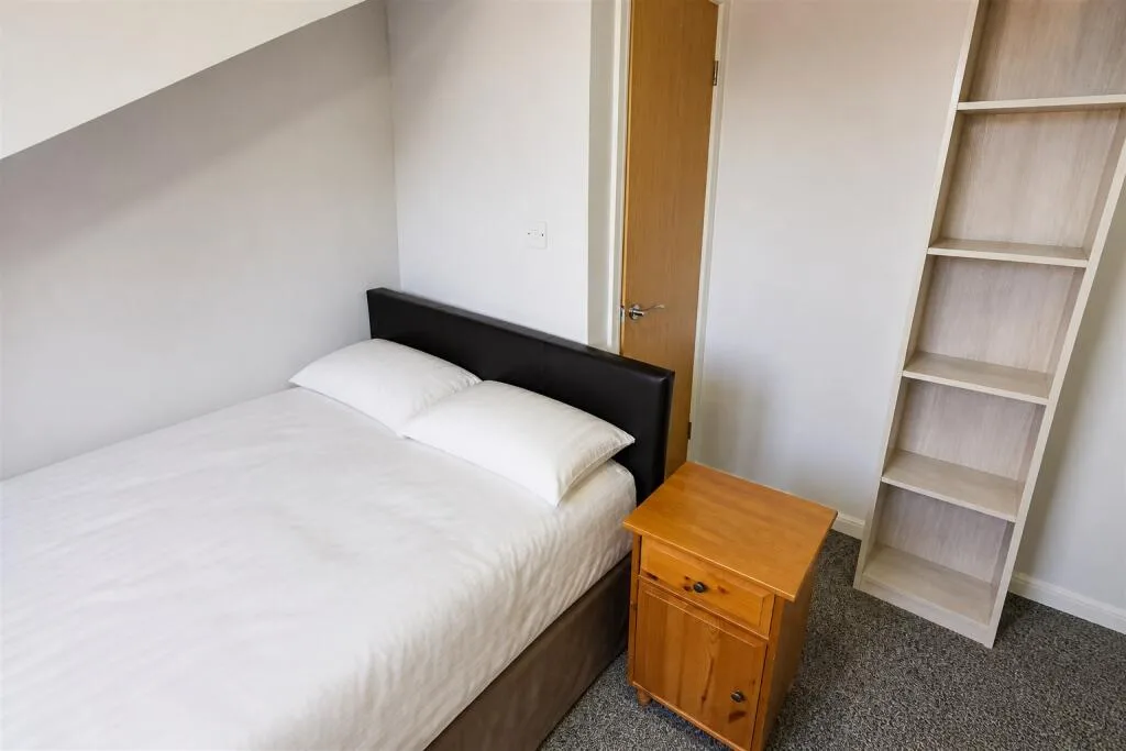 6 bedroom house for rent