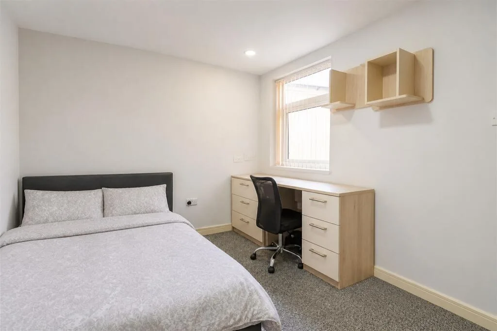 6 bedroom house for rent