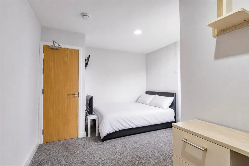 6 bedroom house for rent