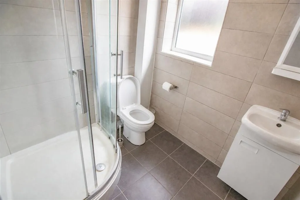 6 bedroom house for rent