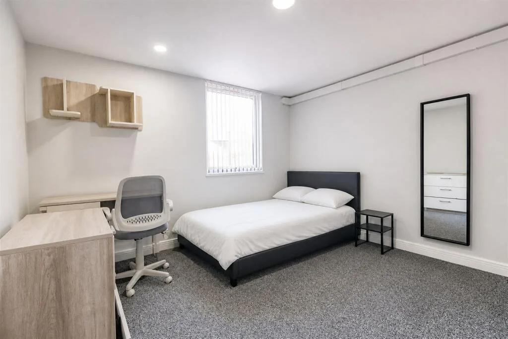 6 bedroom house for rent