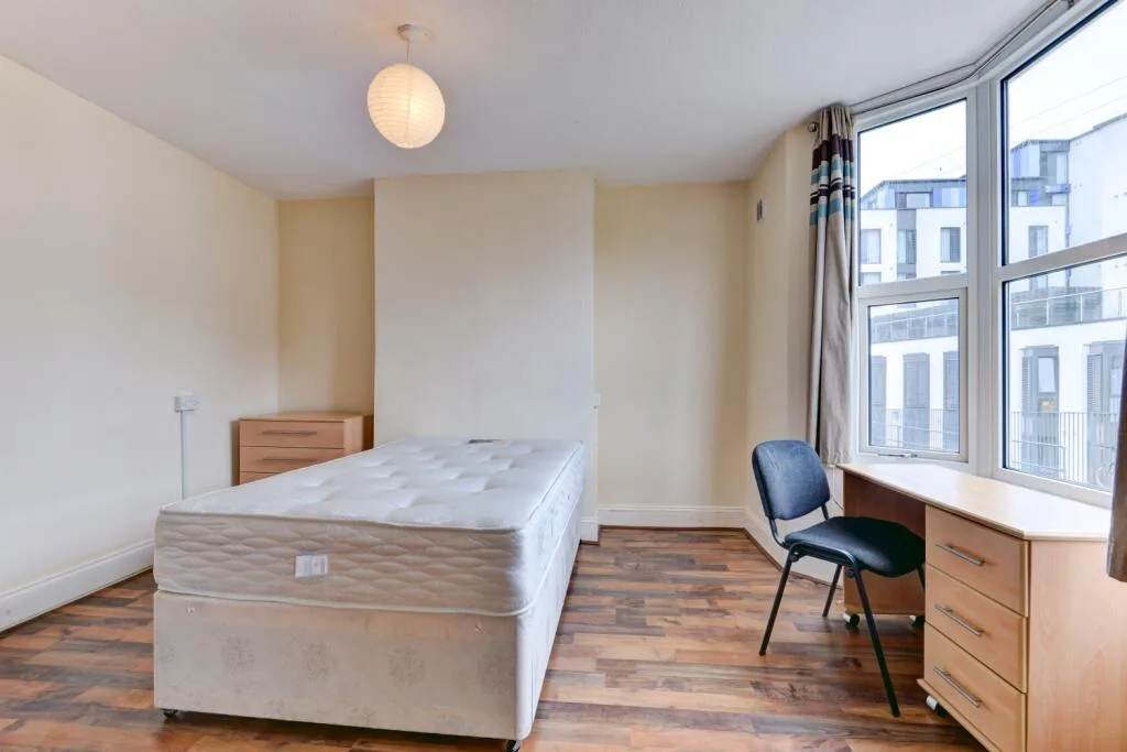 5 bedroom terraced house for rent