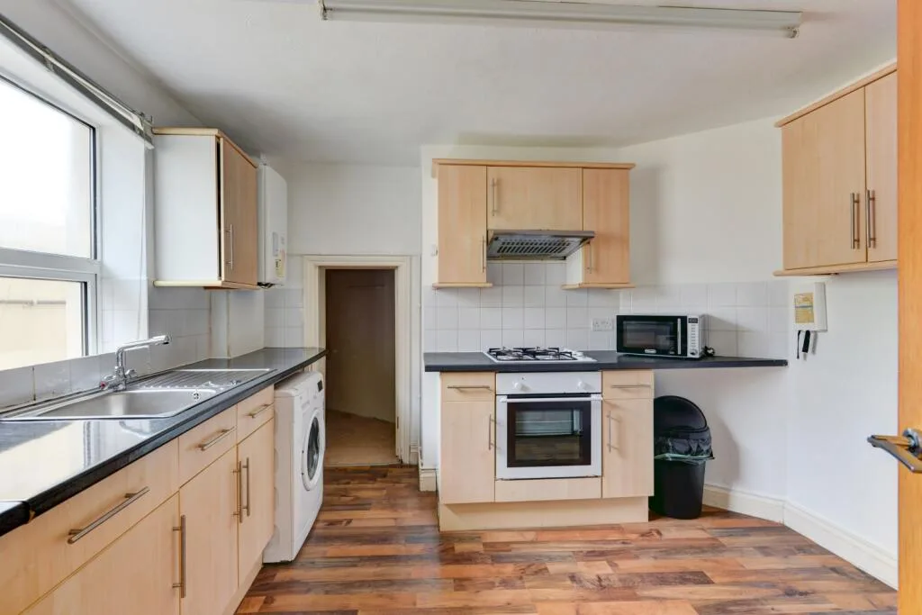 5 bedroom terraced house for rent