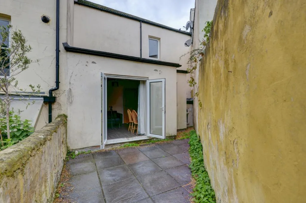5 bedroom terraced house for rent