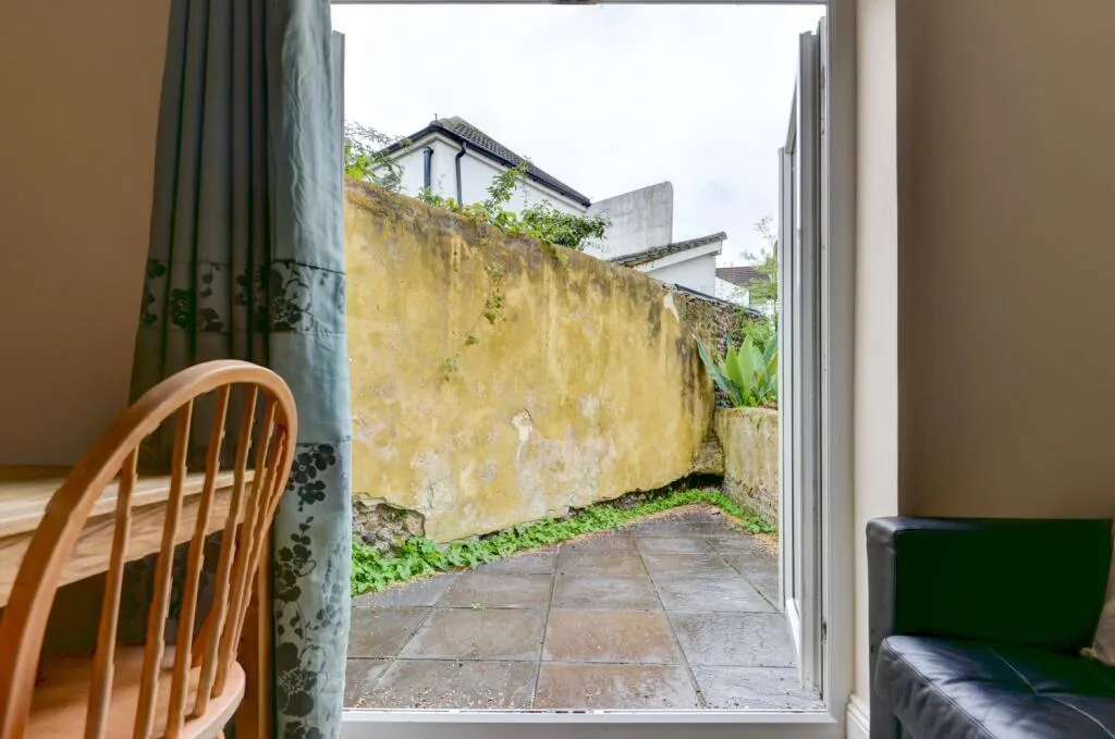5 bedroom terraced house for rent