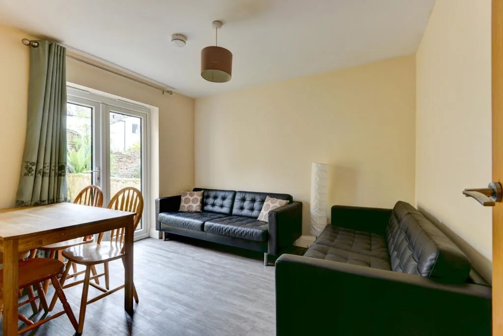 5 bedroom terraced house for rent
