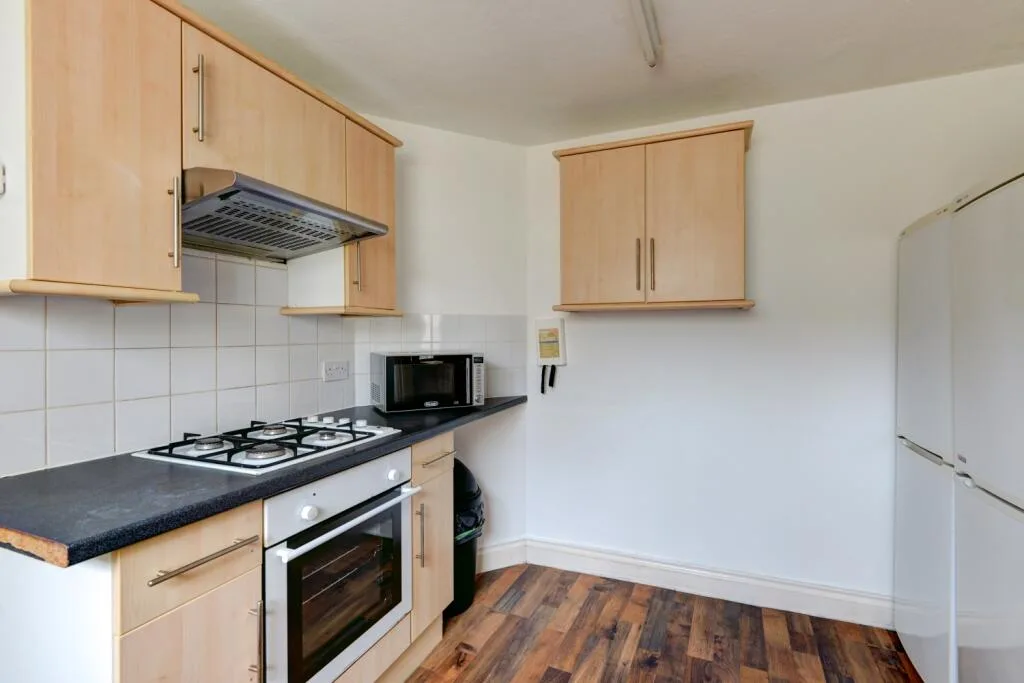 5 bedroom terraced house for rent