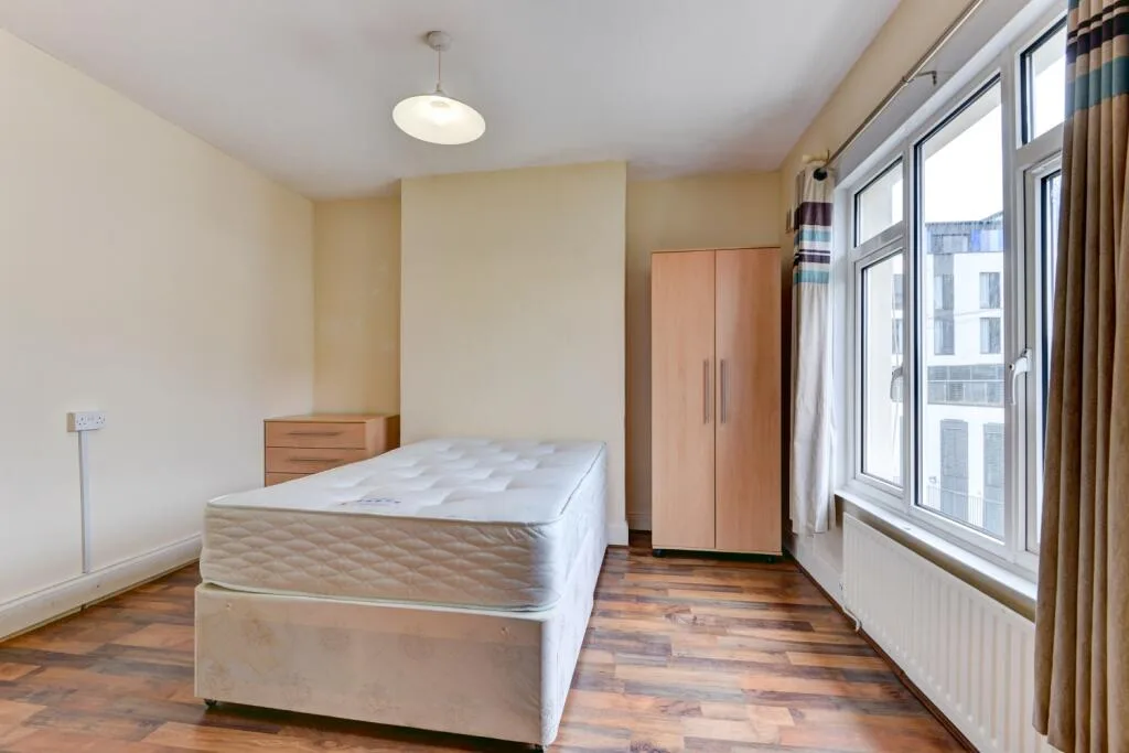5 bedroom terraced house for rent